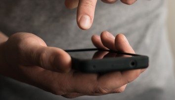 Volajú z čísiel pripomínajúcich slovenské, no s jedným rozdielom. Polícia upozorňuje na podvodníkov