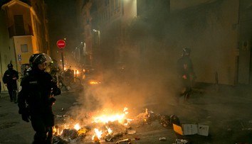 Ľudí na protestoch "žltých viest" bolo ešte viac, opäť došlo k násilnostiam