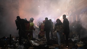 OBRAZOM: Horiace ulice a krvavé strety s políciou. Francúzsko zažilo najnásilnejšie protesty proti spornej reforme