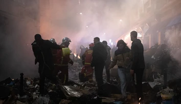 OBRAZOM: Horiace ulice a krvavé strety s políciou. Francúzsko zažilo najnásilnejšie protesty proti spornej reforme