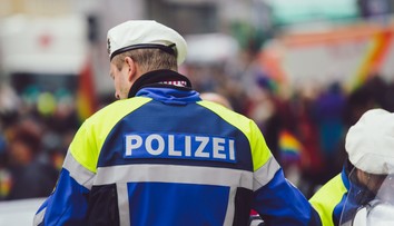 Tragédia v Nemecku. Elektrický prúd usmrtil dvoch ľudí, ktorí vyliezli na železničný vagón