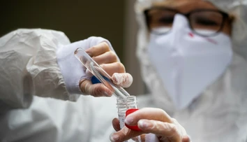 Infikovaný neznamená infekčný. V Rakúsku o karanténe rozhoduje namerané množstvo vírusu vo vzorke