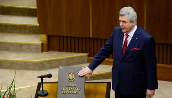 Poslanec Marček je na Kryme súkromne. Podľa fotiek to však vyzerá, že tam robí politiku