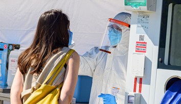 Kuriózny záver testovania na koronavírus. Úlomok výterovej tyčinky spadol žene do pľúc