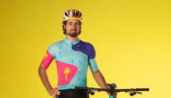 Sagan predstavil pred pretekmi bláznivý nový dres. Na štart ho však v piatok nepustili