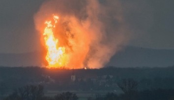 Deň po explózii v Rakúsku: Ťažko zraneného a popáleného muža previezli do Viedne