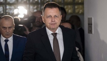 Trestný rozkaz voči Petrovi Kažimírovi je vydaný nezákonne, tvrdí jeho obhajca