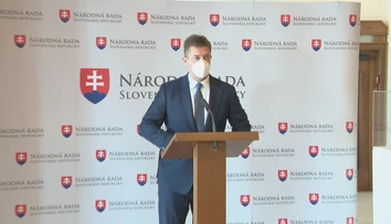 Minister Doležal má problém. Dve štátne firmy nakúpili ten istý tovar za rozdielne ceny