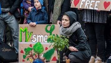 V Banskej Bystrici sa konal prvý verejný protest za slovenské lesy. Prišli stovky ľudí