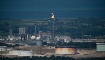 Po úniku kyseliny v chemickej továrni v Texase sú dvaja mŕtvi a najmenej 8 zranených