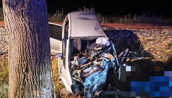 Tragédia na východe Slovenska. Život mladého vodiča vyhasol po silnom náraze do stromu