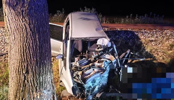 Tragédia na východe Slovenska. Život mladého vodiča vyhasol po silnom náraze do stromu