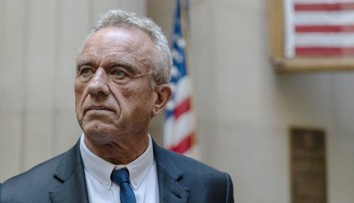 Robert F. Kennedy junior pozastavil prezidentskú kampaň, podporil Trumpa