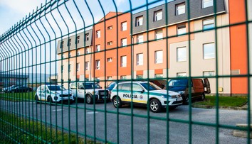Dve zamestnankyne z Úradu práce v Pezinku vzali do väzby. Rozhodnutie nie je právoplatné