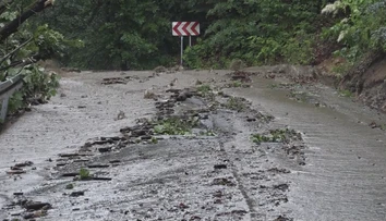 Medzi Muráňom a Muránskou Hutou sa stále nedá jazdiť. Búrka úplne zmietla cestu