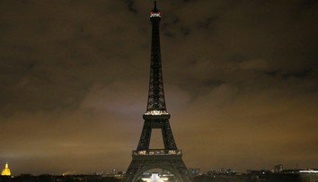 Francúzski ministri sa počas lockdownu zabávali v "zatvorených" reštauráciách. Bez rúšok