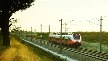 Pri železničnom nešťastí v Rakúsku sa zranilo 12 ľudí, z toho štyria vážne