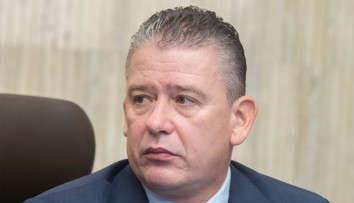 Hádka pokračuje. Nevedia sa zhodnúť, či mal Mikulec právo oboznamovať sa s utajovanými skutočnosťami