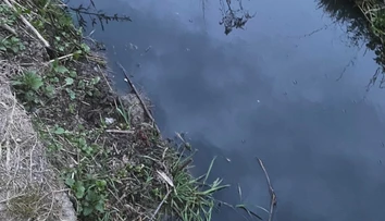 V Štiavniku niekto vylial do potoka betón. Pozrite si, čo to spôsobilo