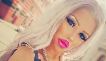 Česká Barbie (17) už odhodila podprsenku a ukázala nové silikóny v plnej kráse