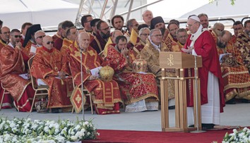 Pápež v Prešove poukázal na význam kríža a vydávanie svedectva