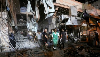 Najmenej 24 mŕtvych, takmer 100 zranených. Izrael útočil na mešitu a školu v Pásme Gazy