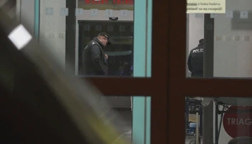 Záhadný prípad v Žiline. Na urgente sa objavil mladý muž s dobodaným krkom