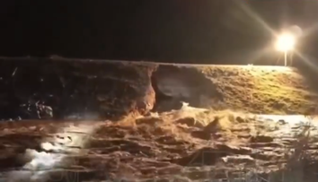 VIDEO: V ruskom meste Orsk sa pretrhla hrádza na rieke, v oblasti vyhlásili výnimočný stav