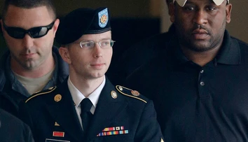 Bývalý informátor WikiLeaks sa opäť pokúsil o samovraždu