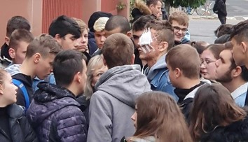 Andreas zázrakom prežil nehodu autobusu. Prišiel si uctiť pamiatku tých, ktorí také šťastie nemali