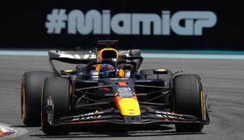 Max Verstappen ovládol v Miami aj kvalifikáciu a vyrovnal sa Prostovi. Pokúsi sa o triple