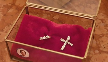 Pápež dostane na Slovensku niekoľko pozorností. Takéto dary mu pripravili v miestach, ktoré navštívi