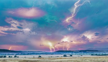GALÉRIA: Úchvatné nebeské divadlo nad Dolným Srním. Známy fotograf zachytil búrku, ktorá vyčíňala aj na Pohode