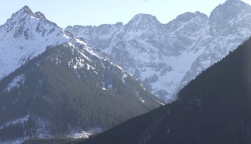 Vo vyšších polohách Vysokých a Západných Tatier je malé lavínové nebezpečenstvo