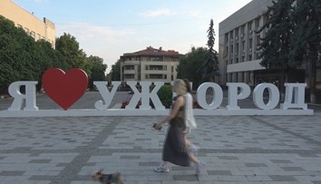 Ukrajinci v Užhorode sa poplašných sirén už neboja. Žijú bežný život, vrátili sa do práce, reštaurácie a ulice sa opäť zaplnili