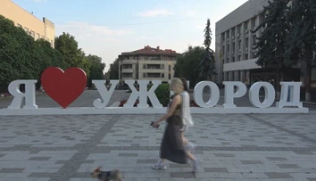 Ukrajinci v Užhorode sa poplašných sirén už neboja. Žijú bežný život, vrátili sa do práce, reštaurácie a ulice sa opäť zaplnili