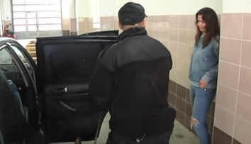 Nič netušiacej žene našli colníci v aute drogy. Situácia mala nečakaný záver