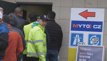 Obavy sa nenaplnili: Prechod na nový mýtny systém v Česku dopravu na hraniciach neskomplikoval