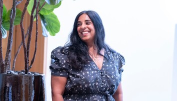 VIDEO: Nórska ministerka ukázala na podujatí Pride prsia a zožala ovácie. Jej odvahu ocenil aj premiér