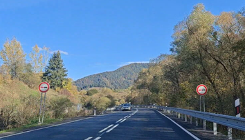 Nové značenie na slovenských cestách pozná málokto: Vodičov mätú dvojité čiary na vozovke. Kompetentní reagujú