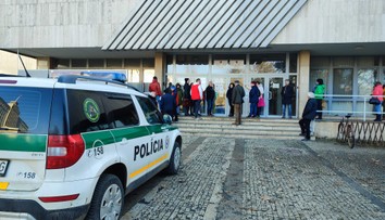 Bombová hrozba v Prešove. Klientske centrum evakuovali, prehľadávali priestory