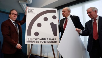 Apokalyptické hodiny sa kvôli Trumpovi priblížili k polnoci