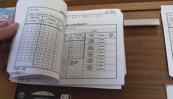 Žiaci už mesiace robia testy v autoškolách po novom. Systém je vraj dobrý, no otázky zastarané