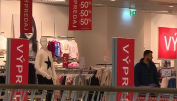 Kým mnohí oddychovali, iní už nakupovali. Výpredaje sú v plnom prúde