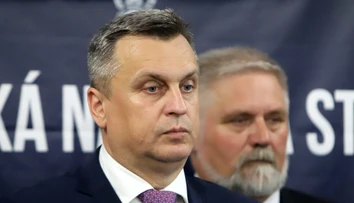 Mimoriadny snem SNS. Rozhodne sa na ňom aj o ďalšom postupe strany