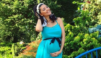 Tehotná Mamba bez podprsenky. Čo tie vykúkajúce bradavky?