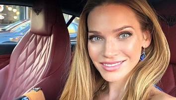 Andrea Verešová len ako ju Pán Boh stvoril. Fotka spredu