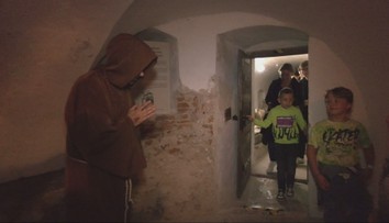 Michalovský kaštieľ ovládli duchovia. Festival návštevníkom ponúkol aj historické predstavenia