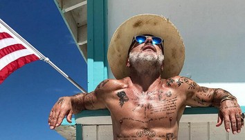 Dámy, na jeho konto si už nesiahnete. Zazobaného milionára zbalila táto kočka