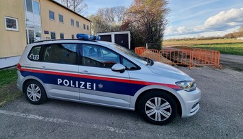 Šokujúci prípad z Rakúska: Muž viezol v kufri auta telo mŕtvej manželky. Vo vozidle sedeli aj ich deti